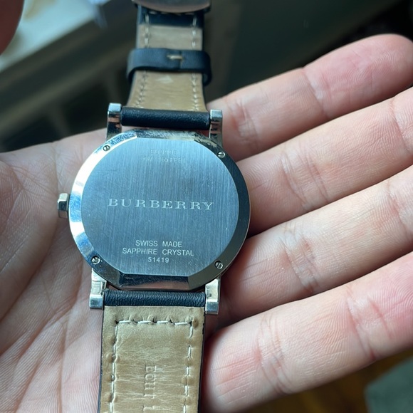 Burberry watch with leather strap - Picture 6 of 6